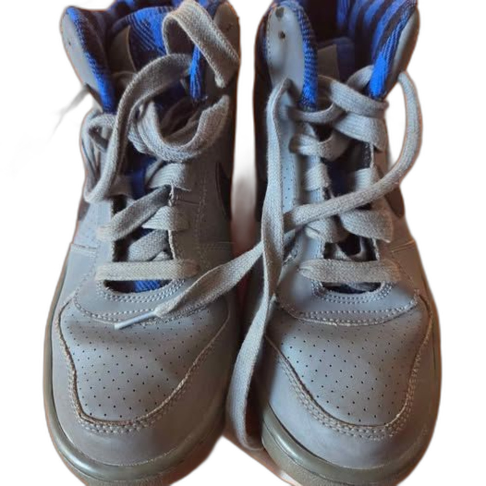 Nike Court Borough Mid sneakers in a gray and blue colorway. 6Y